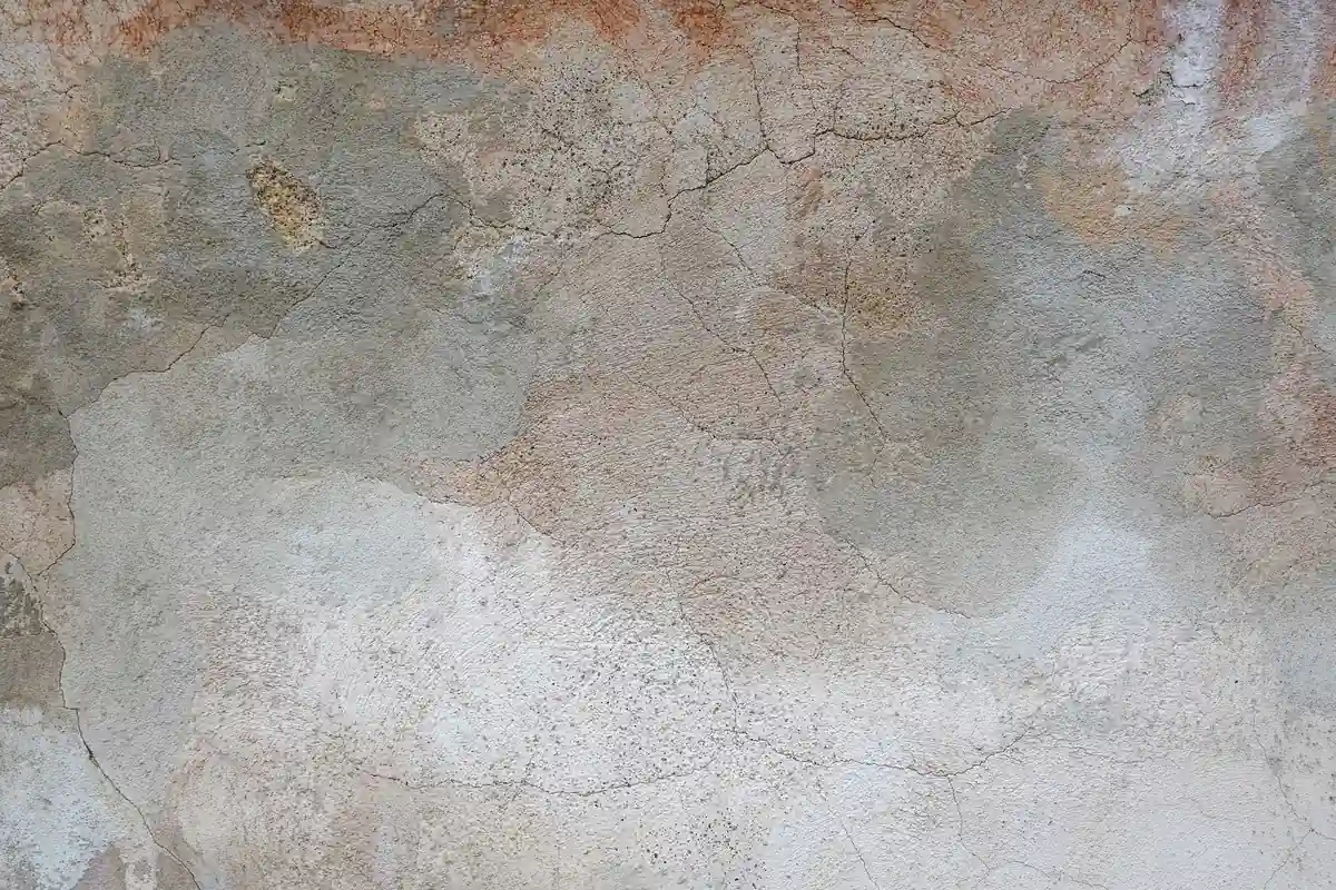 Drywall vs plaster assessment of cracks and patches in an older Montreal wall